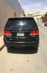 للبيع سيارة فورشنر 2007