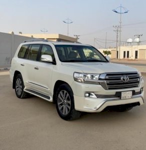 لاند كروزر جيب vxr ابيض 2016