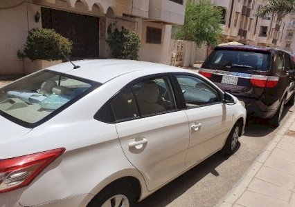 للبيع  تويوتا  يارس 2014