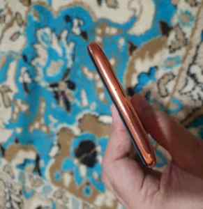 للبيع جهاز Galaxy  A70 بلون ذهبي