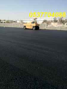 عمل اسفلت امام المنازل في الرياض